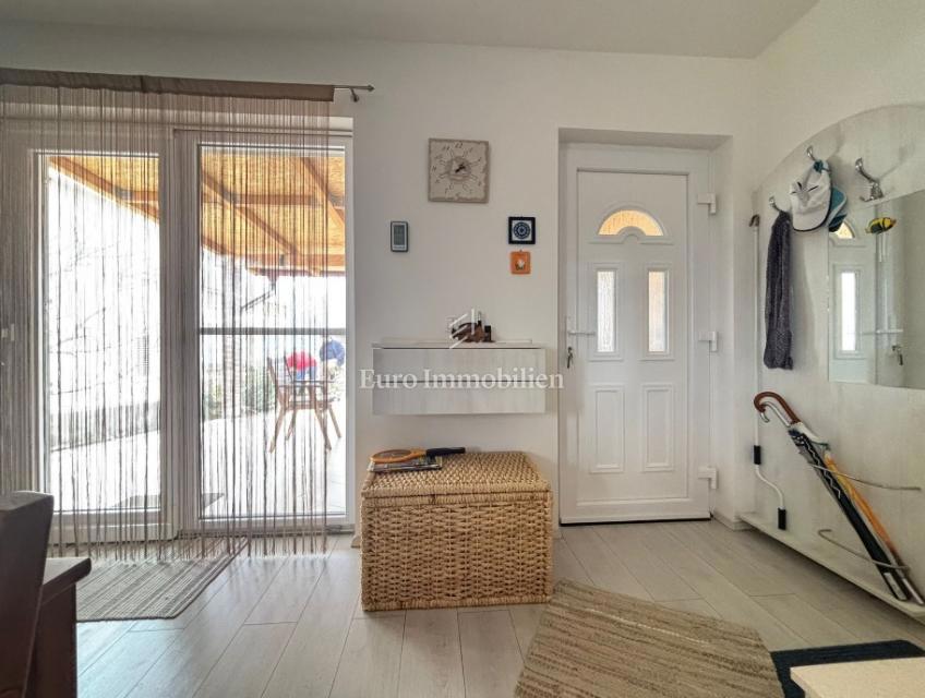 Isola di Pag - casa arredata con una vista sul mare