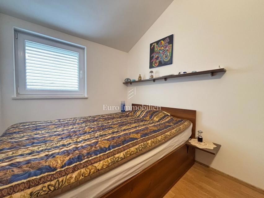 Isola di Pag - casa arredata con una vista sul mare