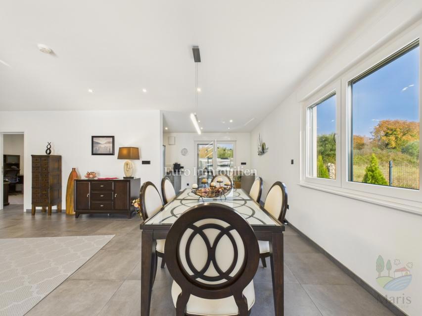 Pomer - Moderna casa con piscina riscaldata