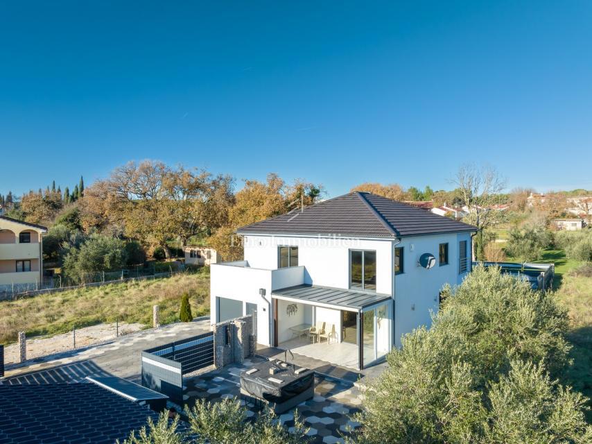 Pomer - Moderna casa con piscina riscaldata