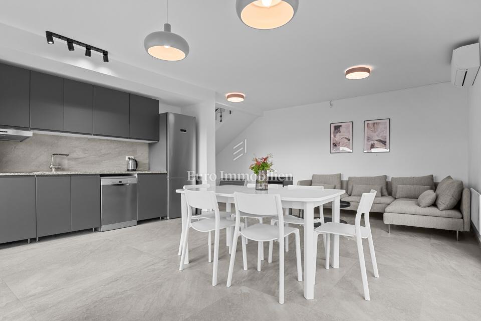 Parenzo - Casa di nuova costruzione con giardino, a 1,5 km dal mare