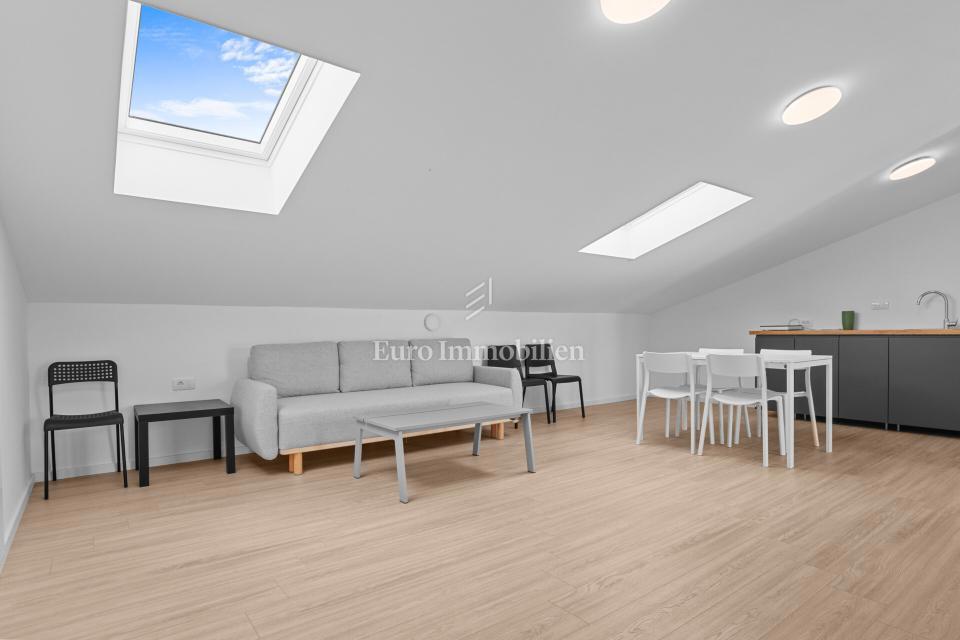 Parenzo - Casa di nuova costruzione con giardino, a 1,5 km dal mare