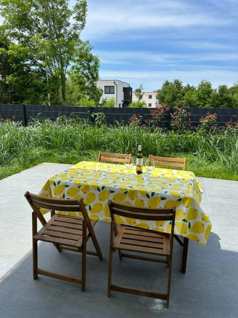 Parenzo - Casa di nuova costruzione con giardino, a 1,5 km dal mare