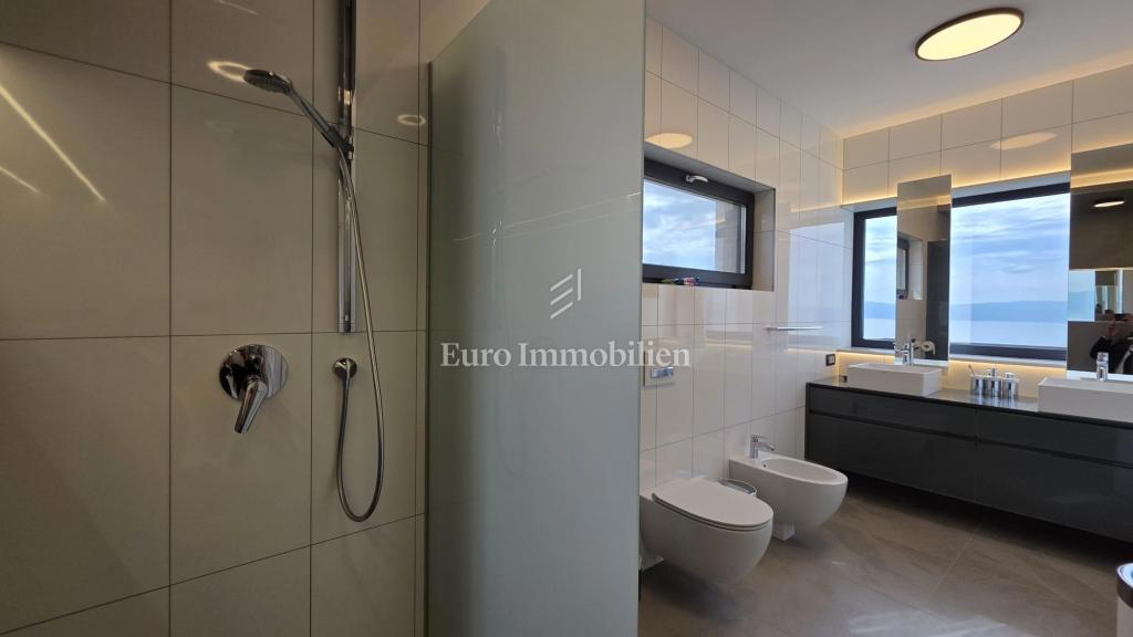 Crikvenica - casa con piscina e terreno edificabile