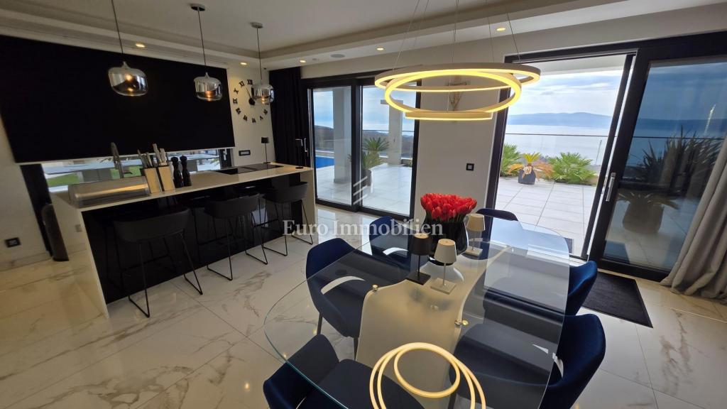 Crikvenica - casa con piscina e terreno edificabile