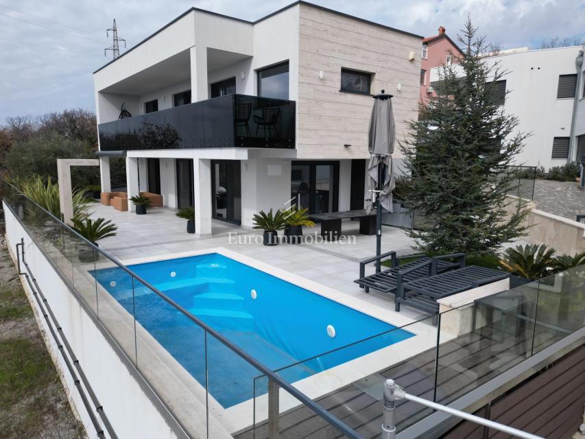 Crikvenica - casa con piscina e terreno edificabile