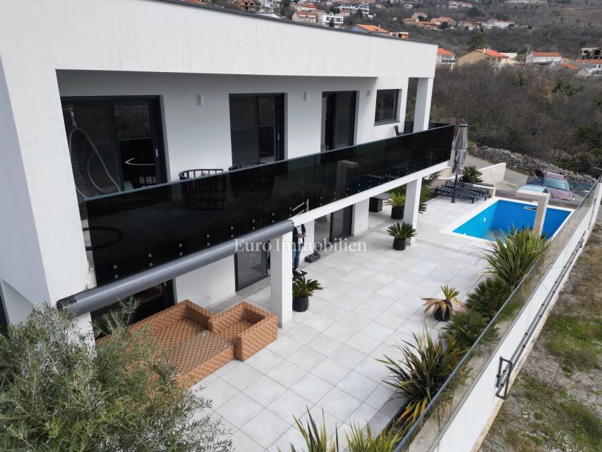 Crikvenica - casa con piscina e terreno edificabile