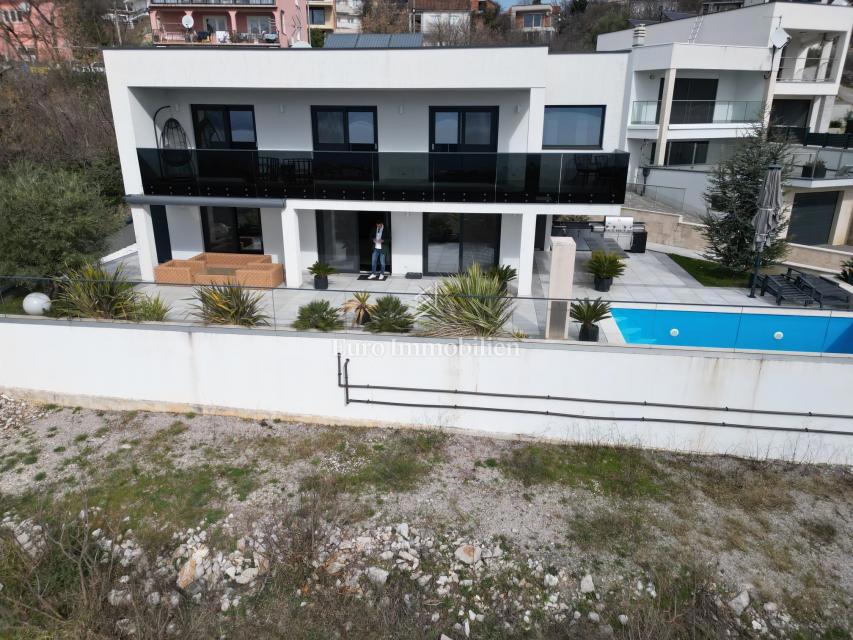 Crikvenica - casa con piscina e terreno edificabile