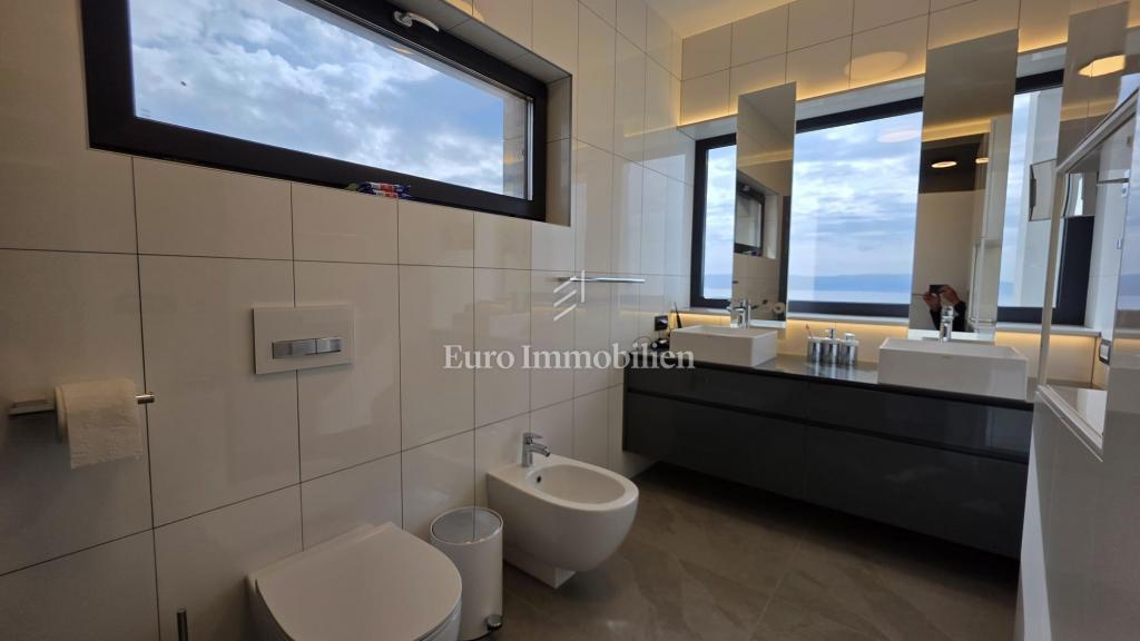 Crikvenica - casa con piscina e terreno edificabile