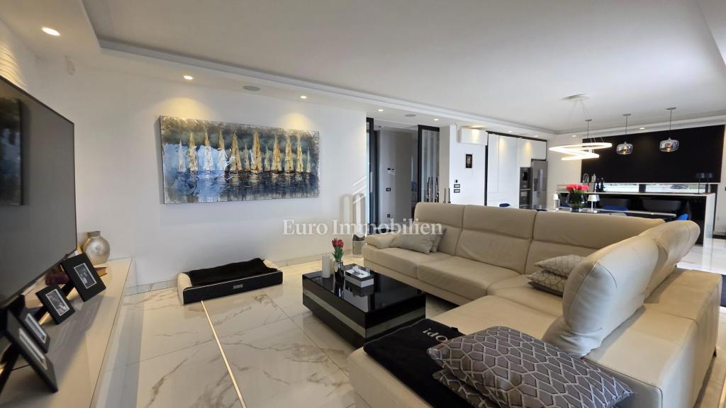 Crikvenica - casa con piscina e terreno edificabile