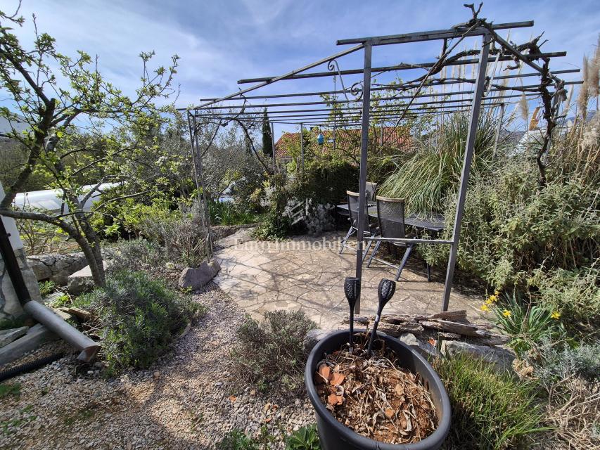 Krk - dintorni, casa indipendente con ampio giardino