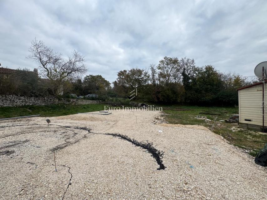 Labin - terreno edificabile con permesso di costruire