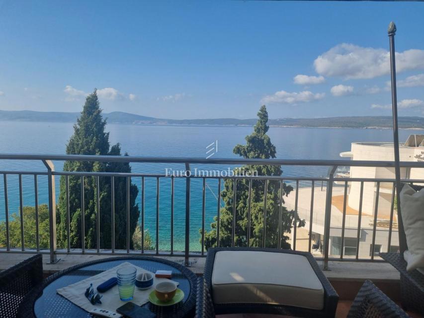 Apartment first row to the sea, Selce