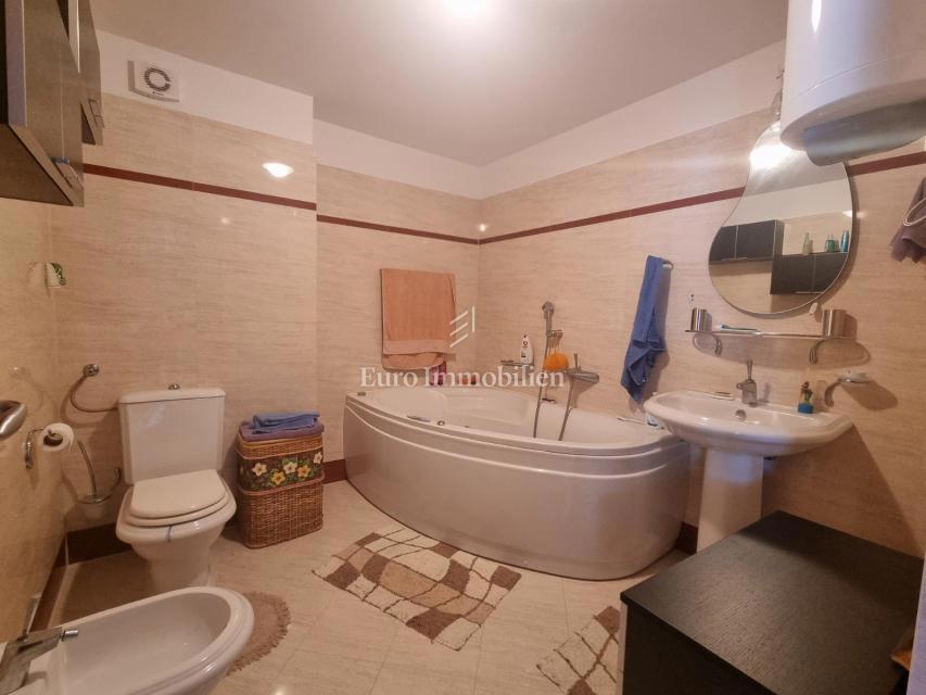 Apartment first row to the sea, Selce