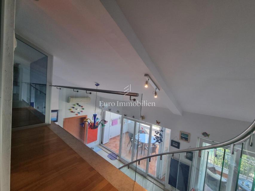 Apartment first row to the sea, Selce