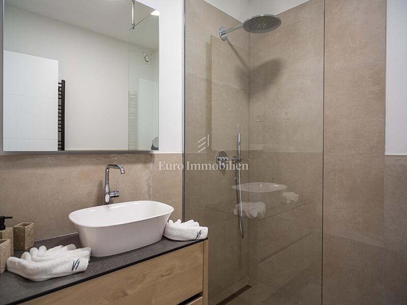 Veliko Brdo - nuova villa con piscina e vista mare