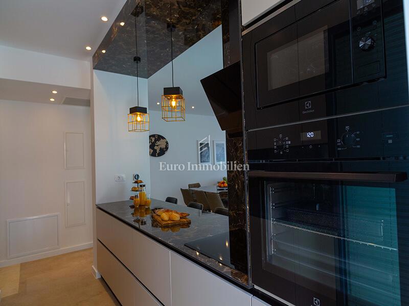 Veliko Brdo - nuova villa con piscina e vista mare