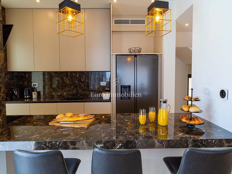 Veliko Brdo - nuova villa con piscina e vista mare