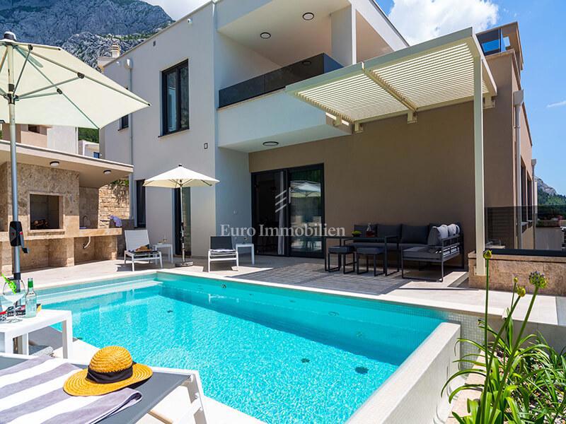 Veliko Brdo - nuova villa con piscina e vista mare