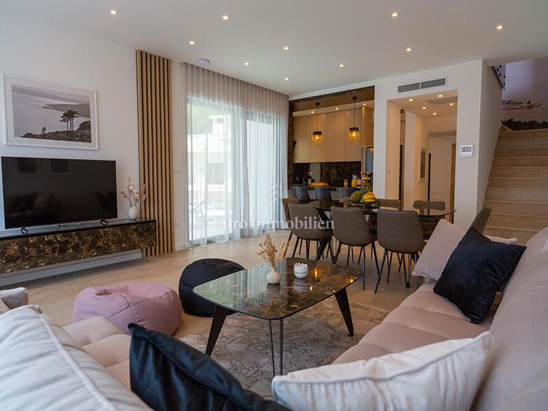 Veliko Brdo - nuova villa con piscina e vista mare