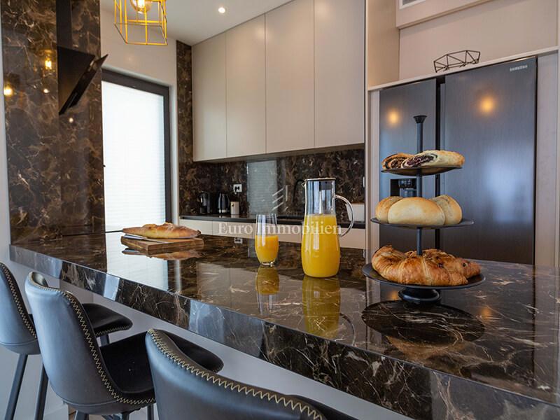 Veliko Brdo - nuova villa con piscina e vista mare