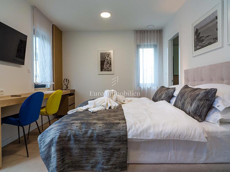 Veliko Brdo - nuova villa con piscina e vista mare