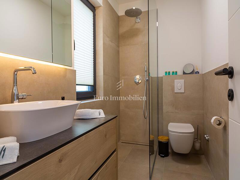 Veliko Brdo - nuova villa con piscina e vista mare