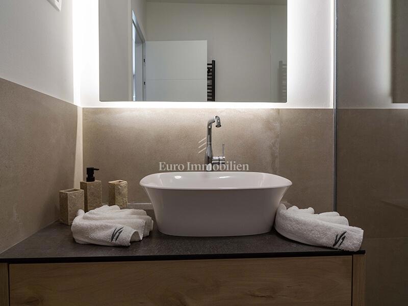 Veliko Brdo - nuova villa con piscina e vista mare