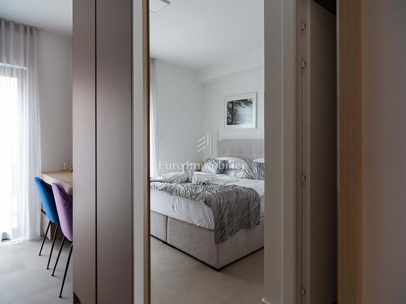 Veliko Brdo - nuova villa con piscina e vista mare