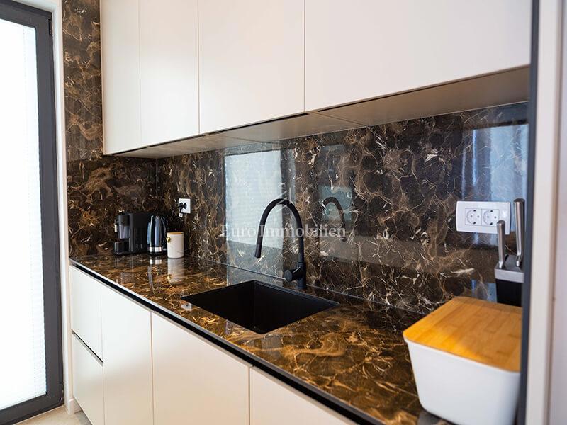 Veliko Brdo - nuova villa con piscina e vista mare