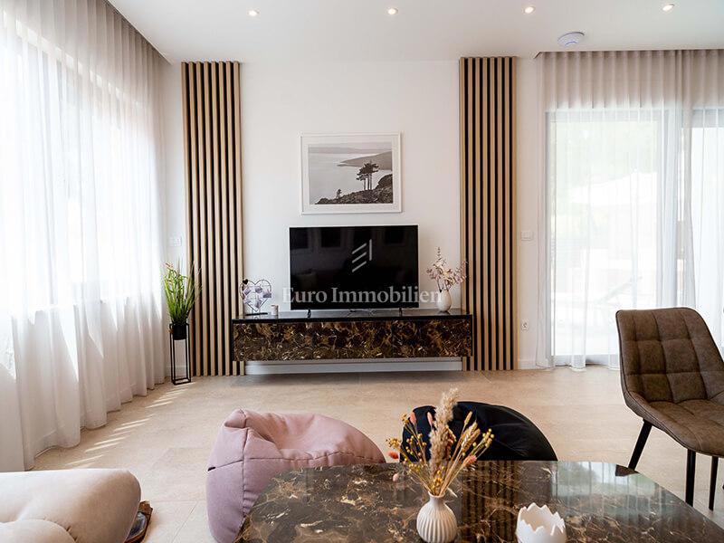 Veliko Brdo - nuova villa con piscina e vista mare