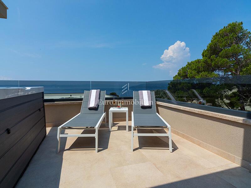 Veliko Brdo - nuova villa con piscina e vista mare