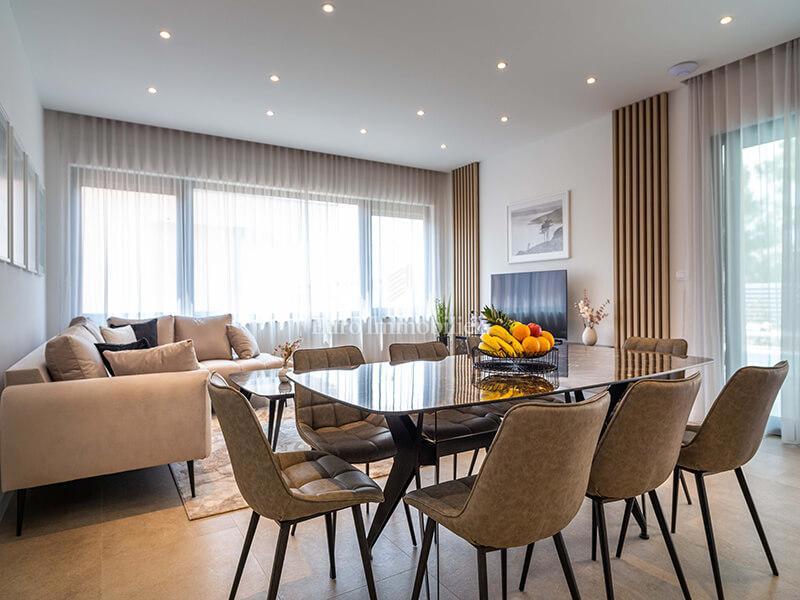 Veliko Brdo - nuova villa con piscina e vista mare