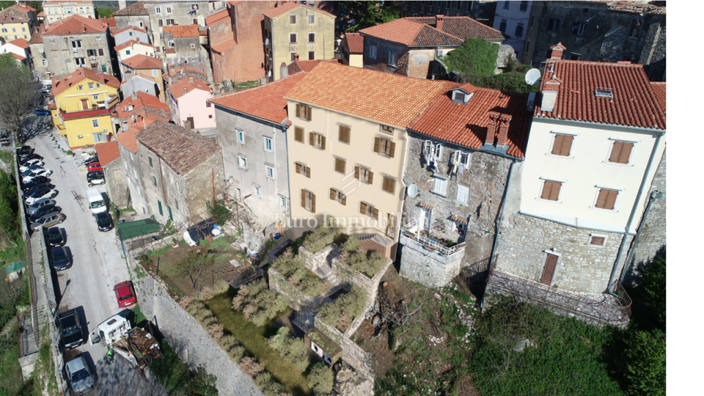 Albona - casa con progetto e permesso di costruzione per hotel