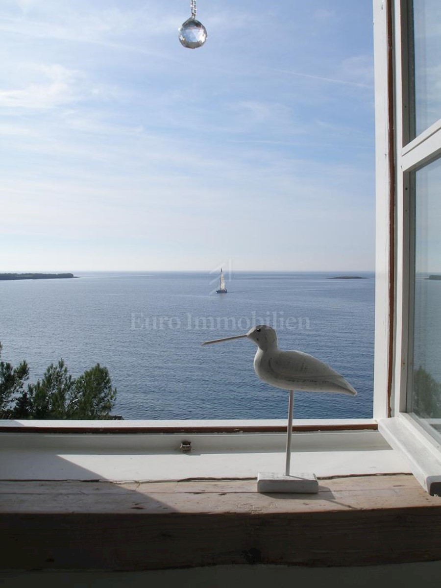 Unije, bellissima casa sul mare