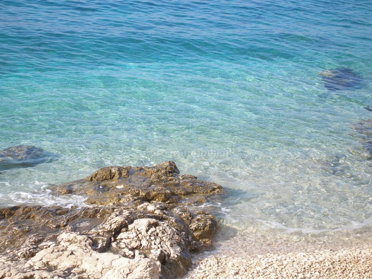 Unije, bellissima casa sul mare