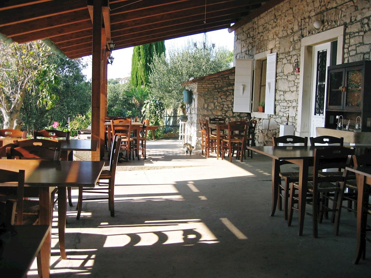 Unije, bellissima casa sul mare