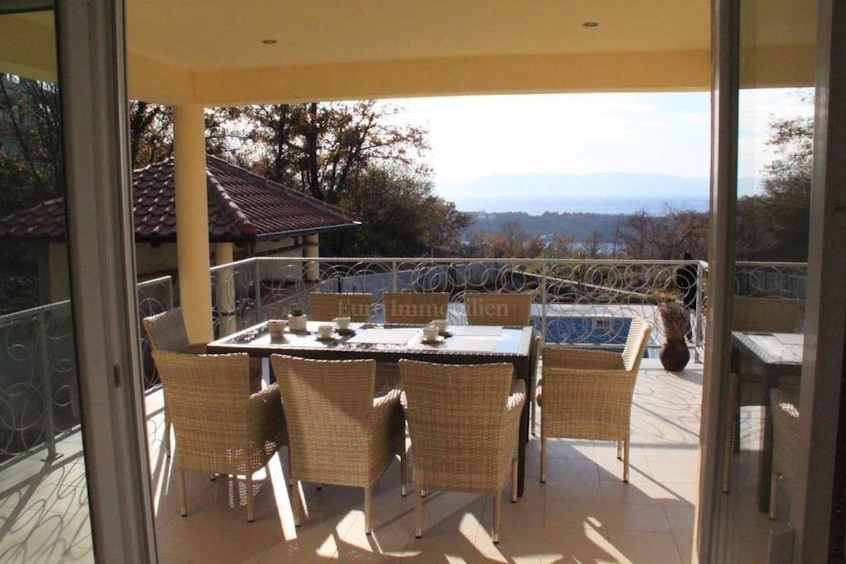 Bella casa con piscina e vista mare! 