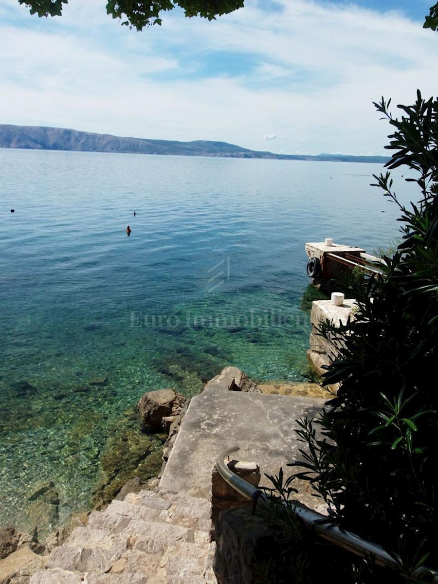 Villa first row to the sea with mooring for two boats