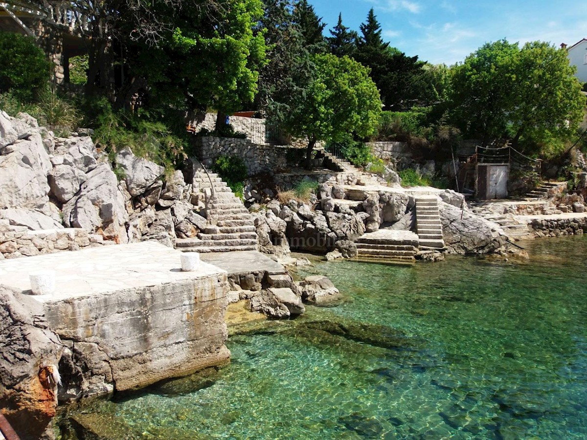 Villa first row to the sea with mooring for two boats