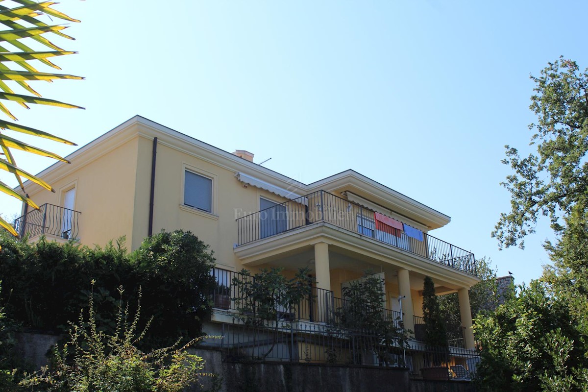 Villa in una posizione privilegiata con vista sul mare 