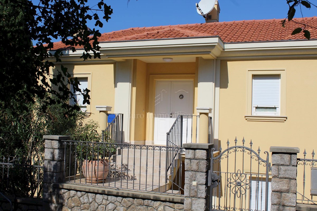 Villa in una posizione privilegiata con vista sul mare 