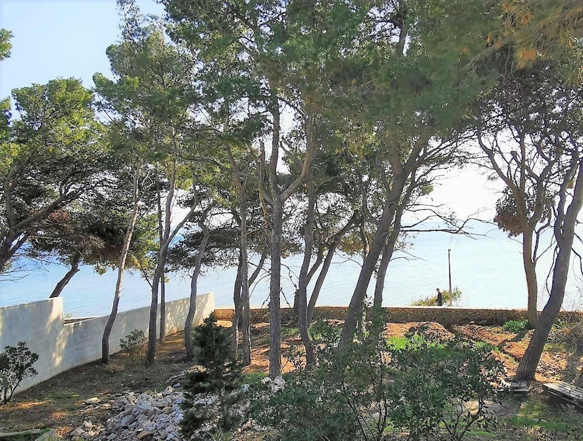 Large building plot first row to the sea, island of Brac