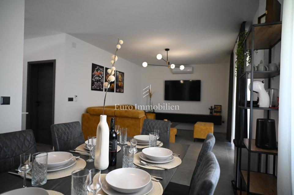 Modern semi-detached villa with pool, island of Vir