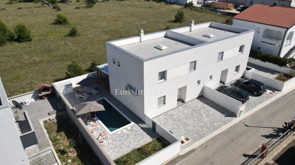 Modern semi-detached villa with pool, island of Vir
