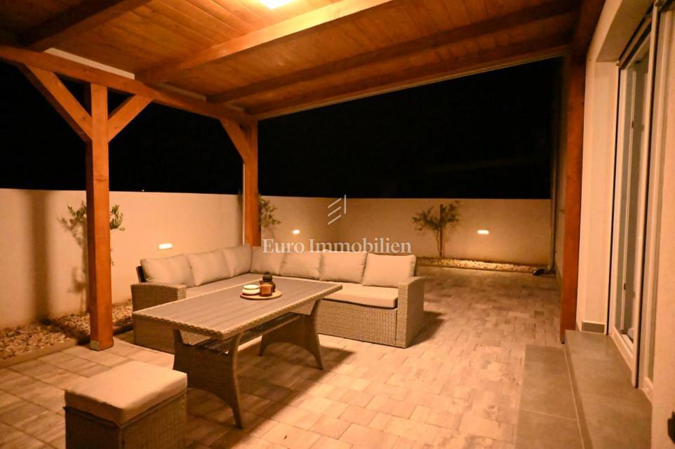 Modern semi-detached villa with pool, island of Vir
