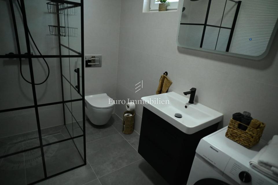Modern semi-detached villa with pool, island of Vir