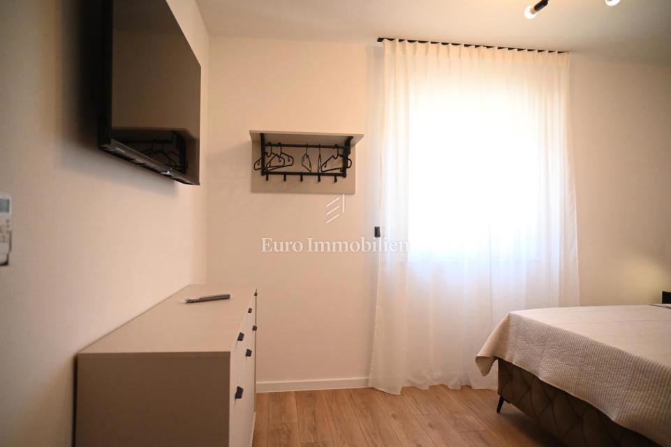 Modern semi-detached villa with pool, island of Vir