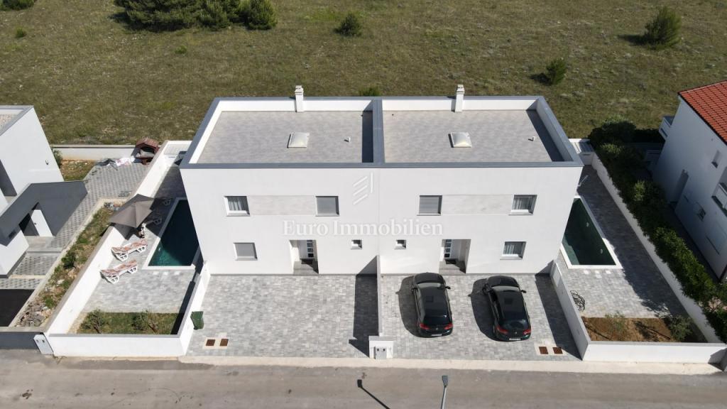 Modern semi-detached villa with pool, island of Vir
