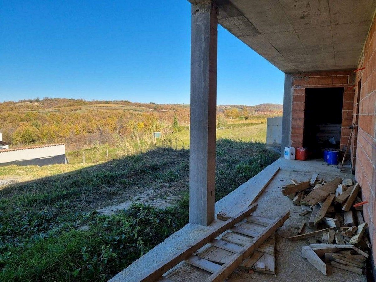 Detached villa in a unique location overlooking vineyards and olive groves